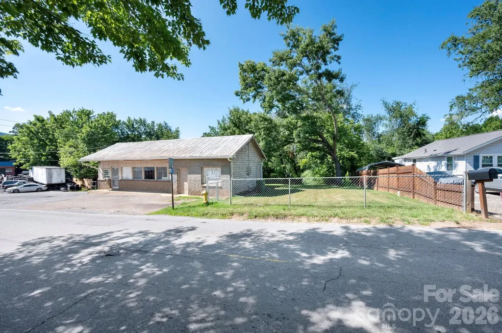 475 Deaverview Road Asheville NC 28806