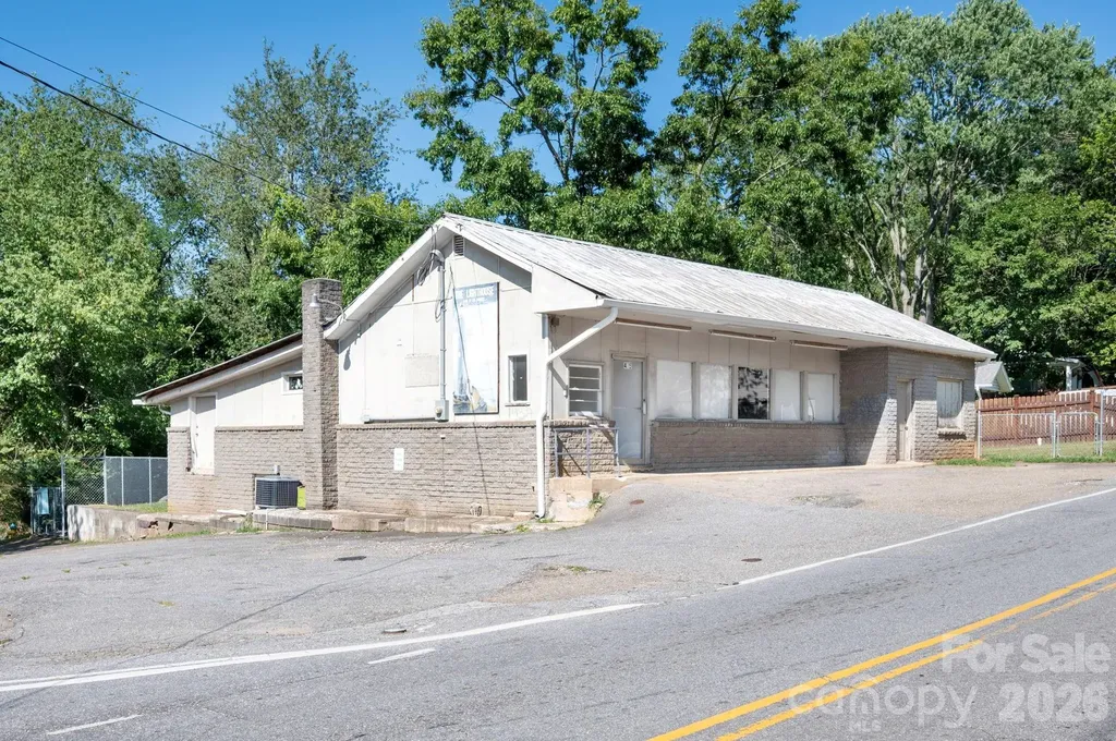 475 Deaverview Road Asheville NC 28806