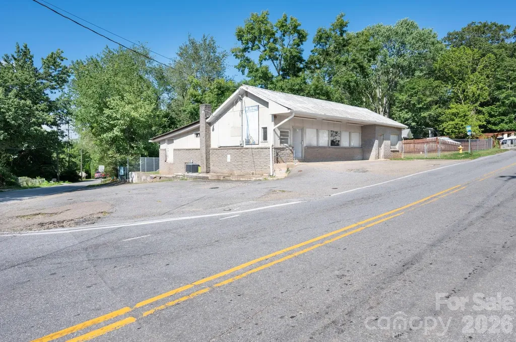 475 Deaverview Road Asheville NC 28806