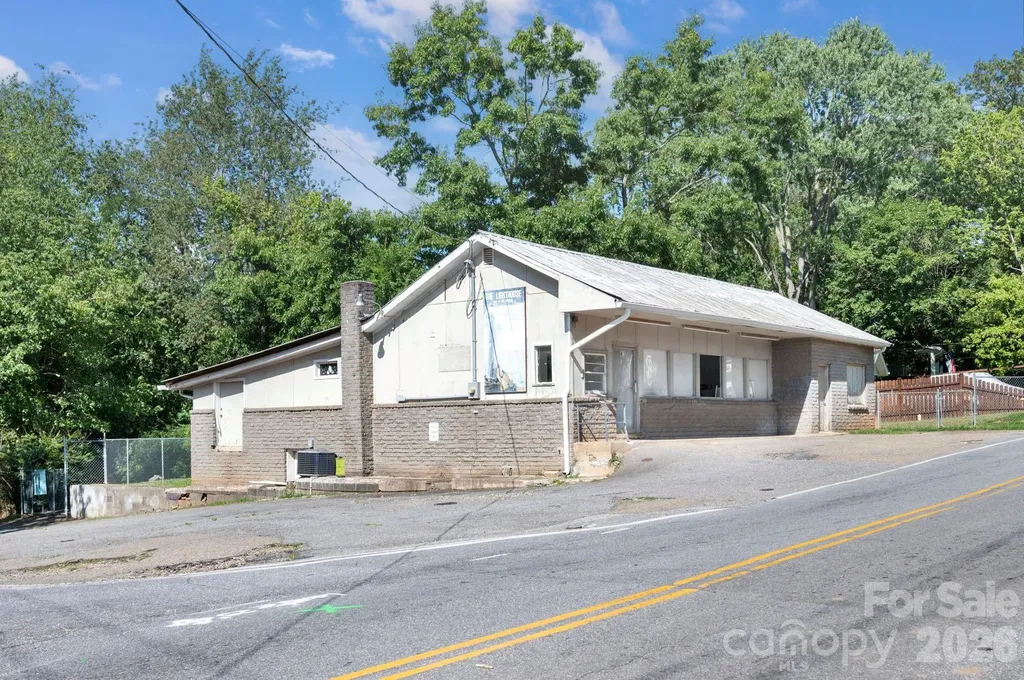 475 Deaverview Road Asheville NC 28806