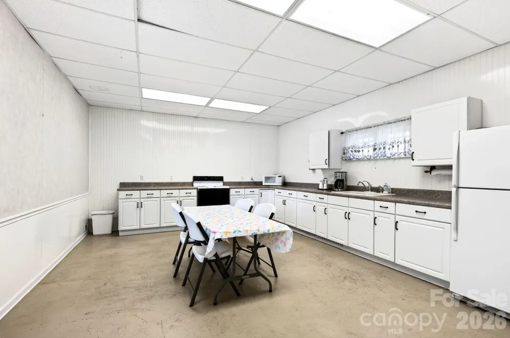 475 Deaverview Road Asheville NC 28806
