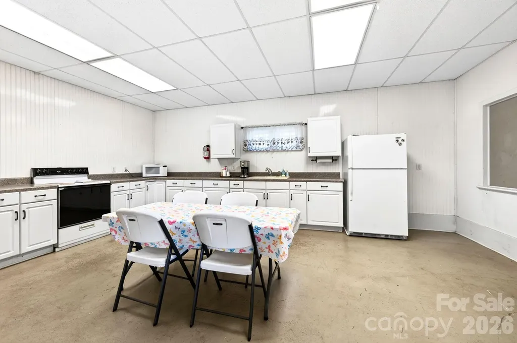 475 Deaverview Road Asheville NC 28806