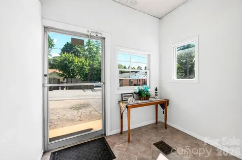 475 Deaverview Road Asheville NC 28806