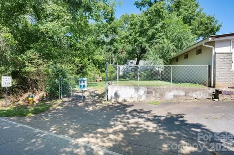 475 Deaverview Road Asheville NC 28806