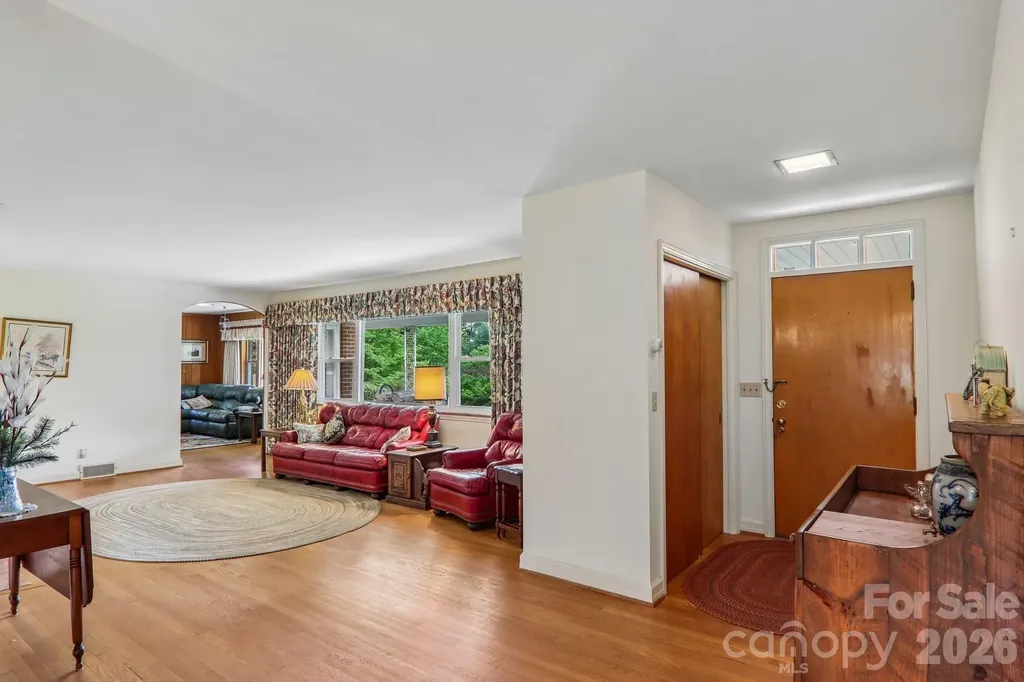 1404 Valmont Drive Hendersonville NC 28791