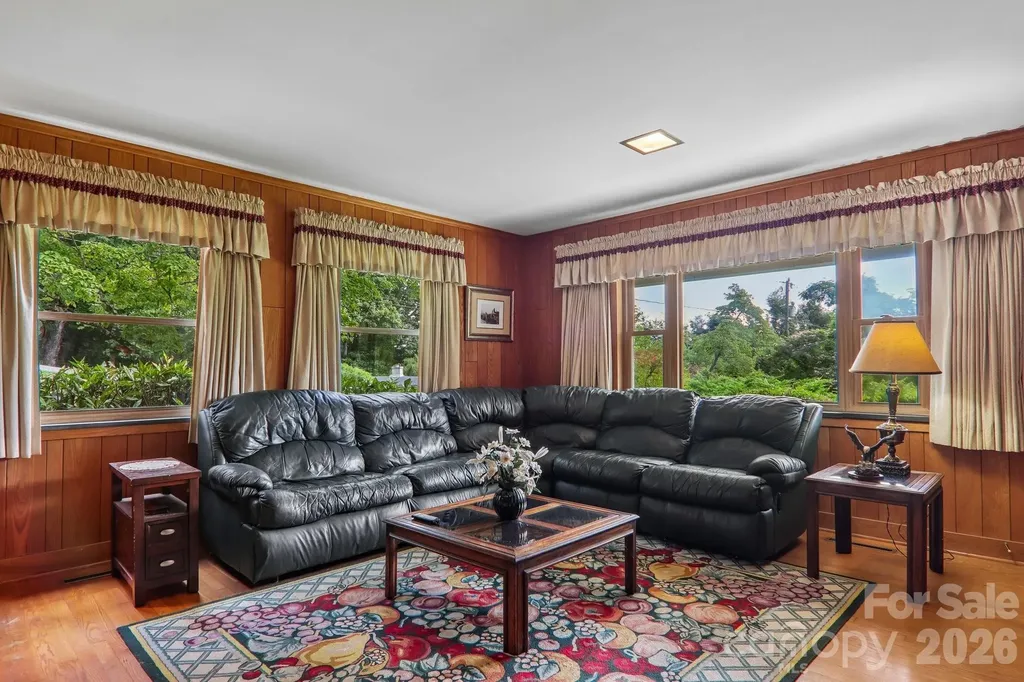 1404 Valmont Drive Hendersonville NC 28791