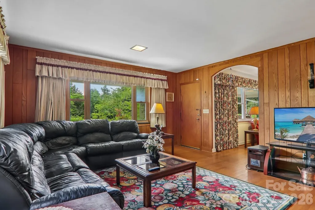 1404 Valmont Drive Hendersonville NC 28791