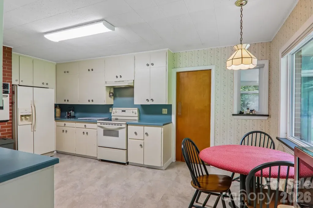 1404 Valmont Drive Hendersonville NC 28791