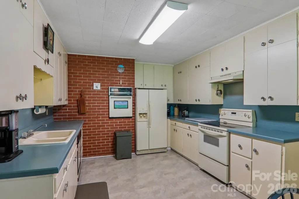 1404 Valmont Drive Hendersonville NC 28791