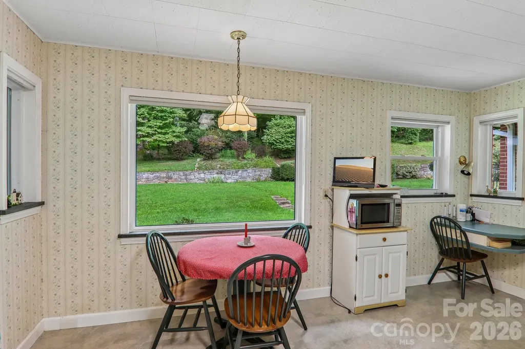 1404 Valmont Drive Hendersonville NC 28791