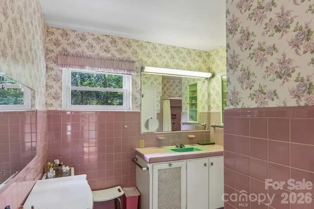 1404 Valmont Drive Hendersonville NC 28791