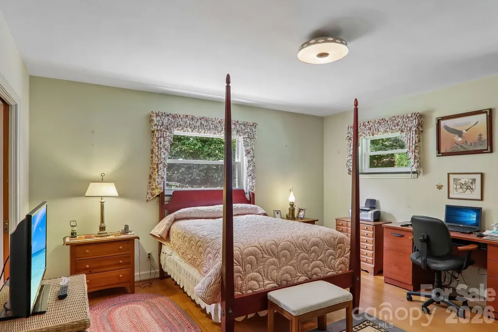 1404 Valmont Drive Hendersonville NC 28791