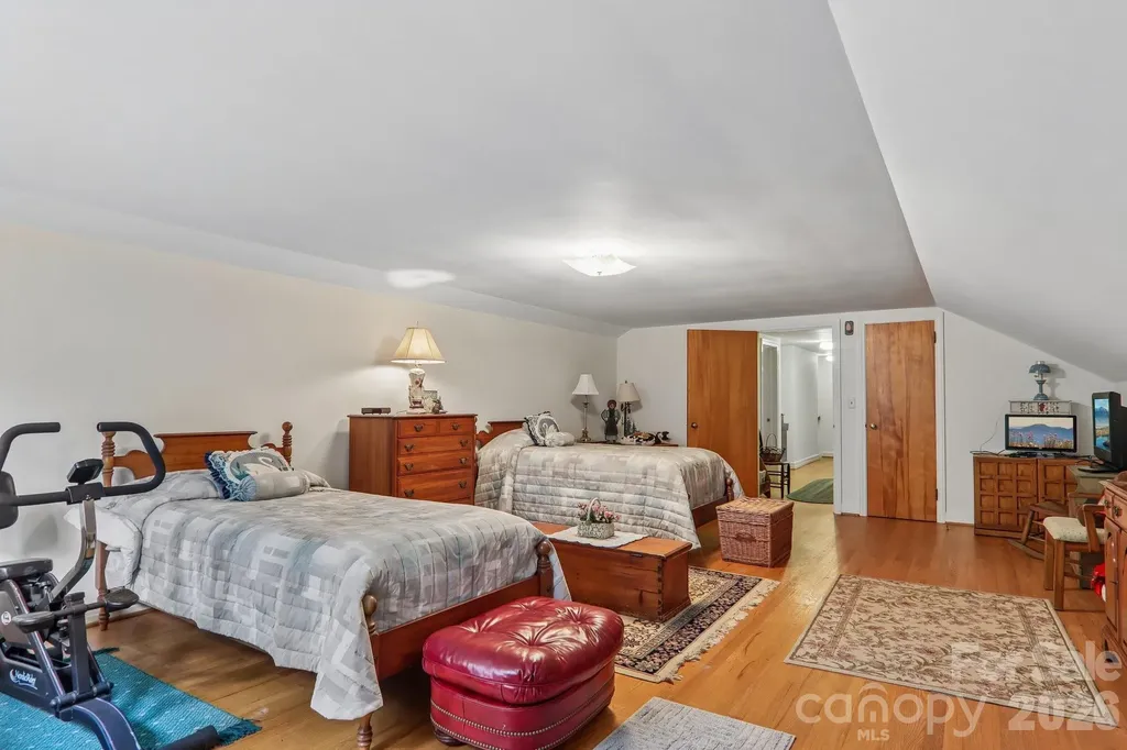 1404 Valmont Drive Hendersonville NC 28791