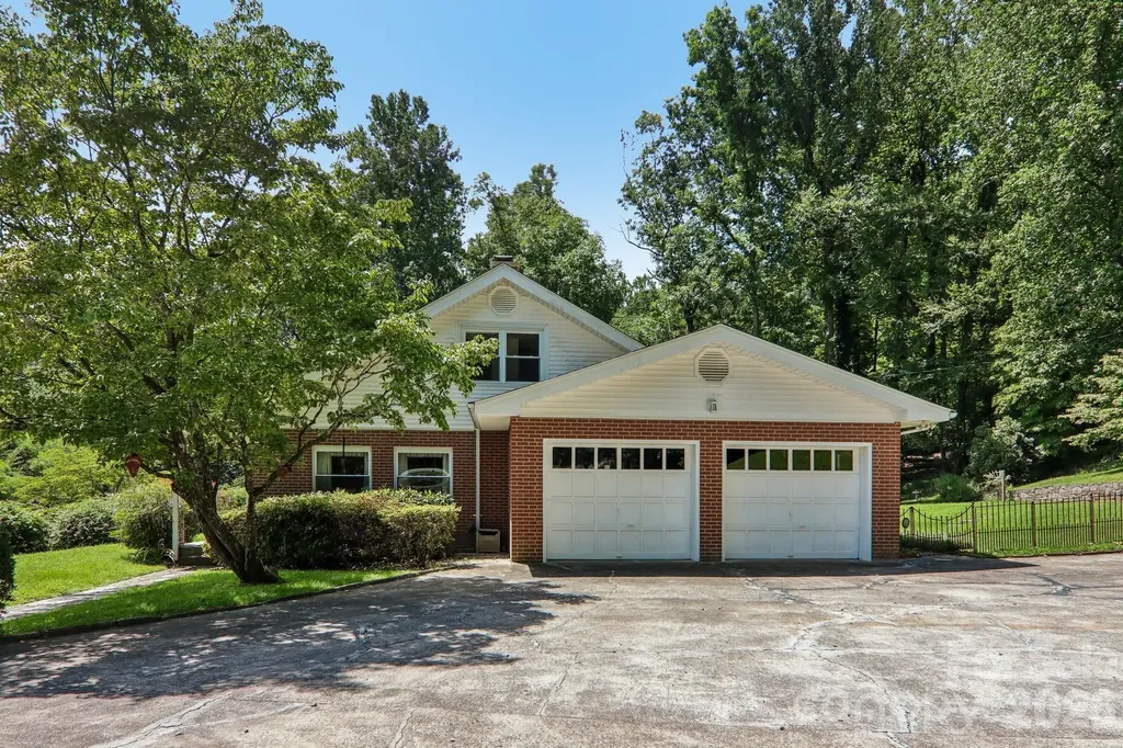 1404 Valmont Drive Hendersonville NC 28791