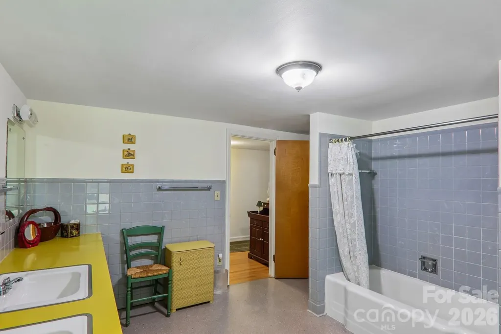 1404 Valmont Drive Hendersonville NC 28791