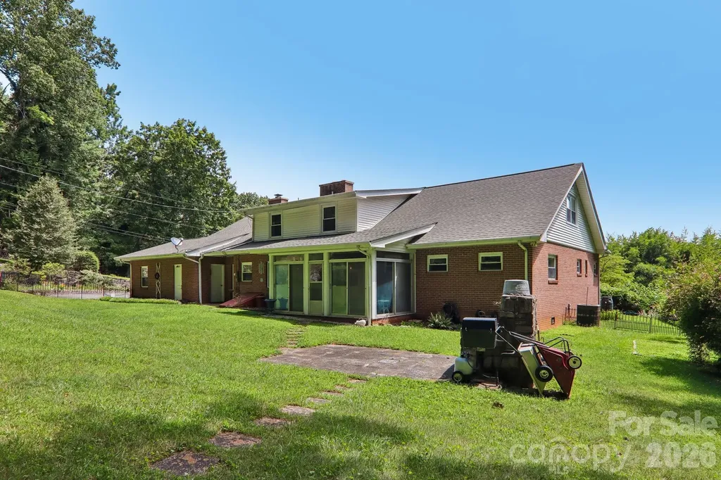 1404 Valmont Drive Hendersonville NC 28791