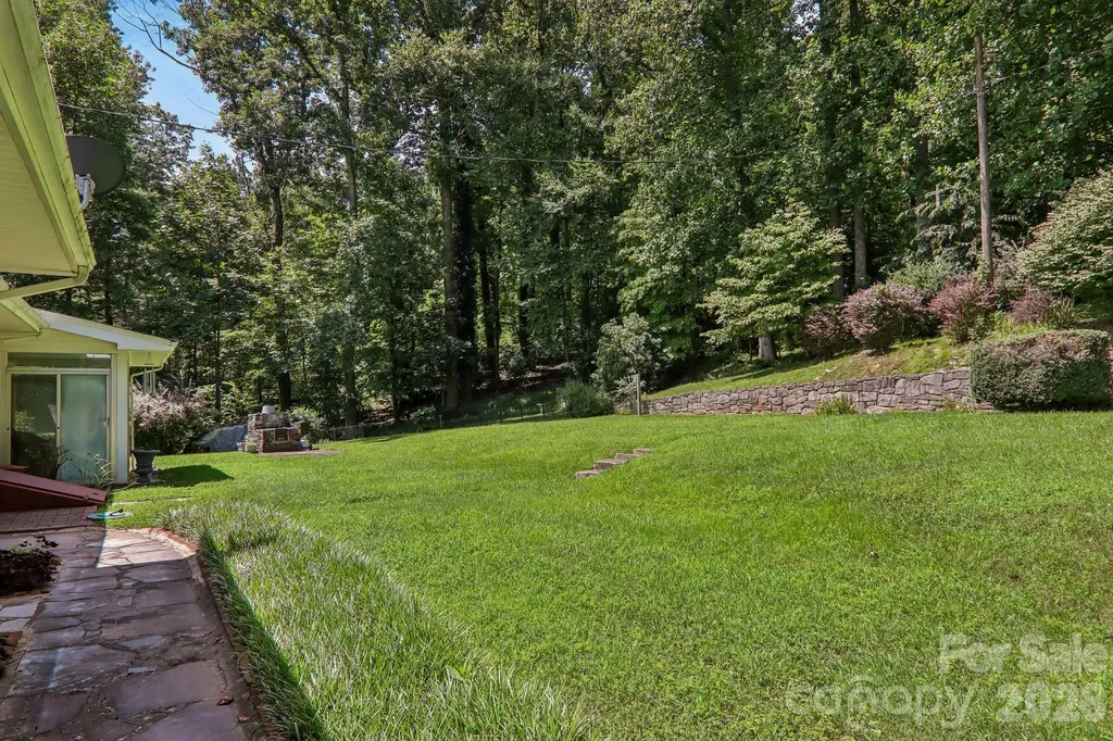 1404 Valmont Drive Hendersonville NC 28791