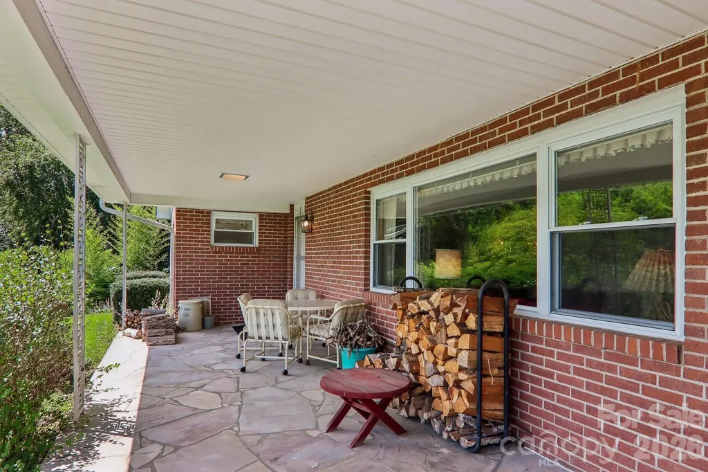 1404 Valmont Drive Hendersonville NC 28791