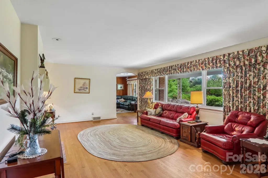 1404 Valmont Drive Hendersonville NC 28791