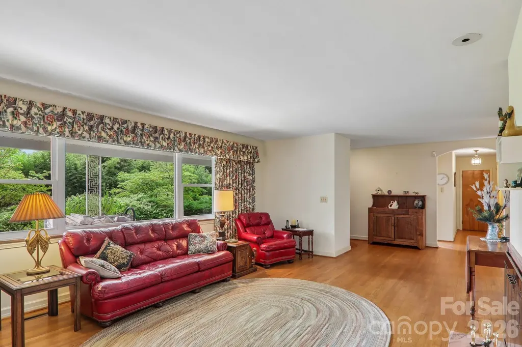 1404 Valmont Drive Hendersonville NC 28791