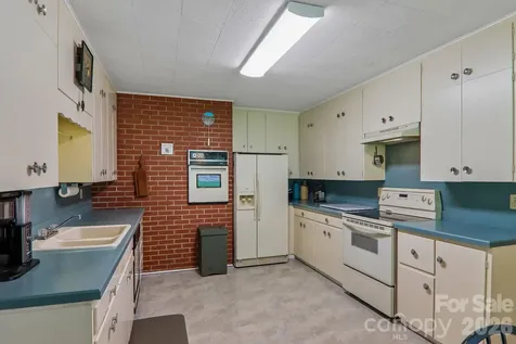 1404 Valmont Drive Hendersonville NC 28791