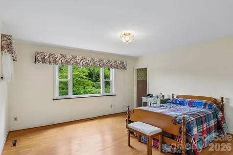 1404 Valmont Drive Hendersonville NC 28791