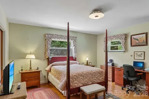 1404 Valmont Drive Hendersonville NC 28791