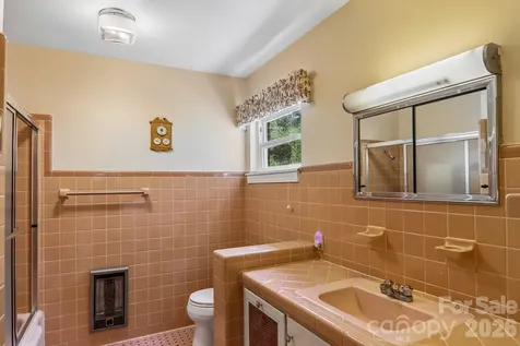 1404 Valmont Drive Hendersonville NC 28791