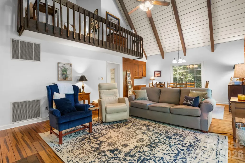 5562 Clearlake Drive Hickory NC 28601