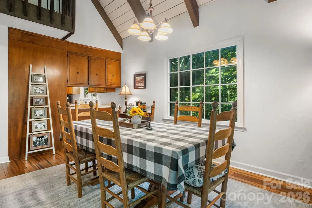 5562 Clearlake Drive Hickory NC 28601