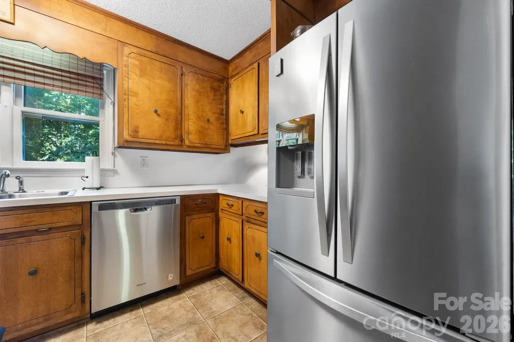 5562 Clearlake Drive Hickory NC 28601
