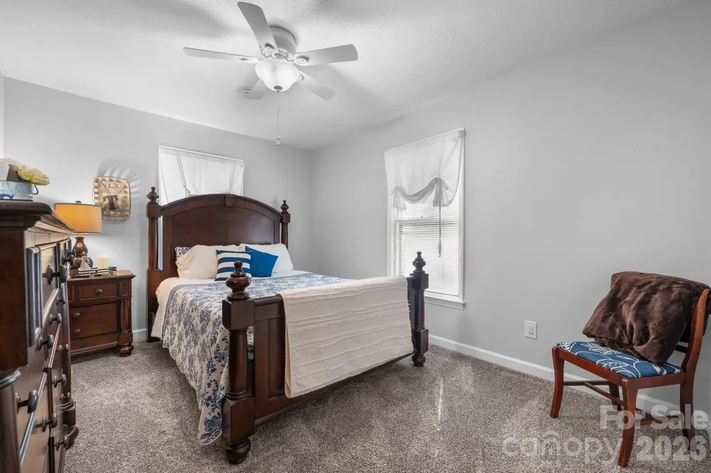 5562 Clearlake Drive Hickory NC 28601
