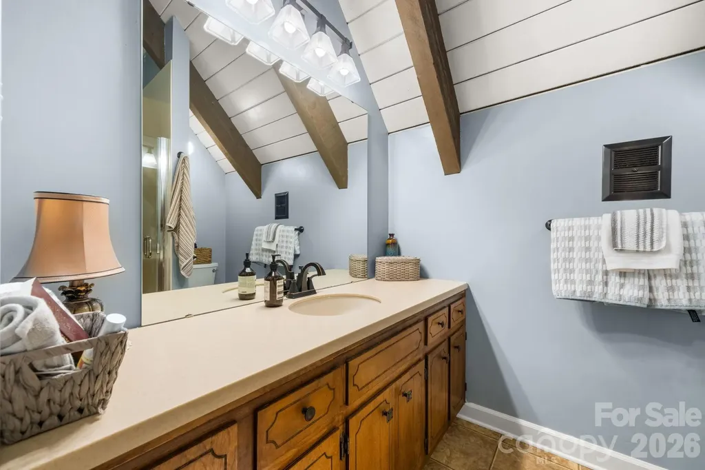 5562 Clearlake Drive Hickory NC 28601