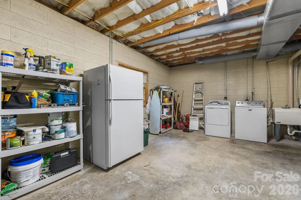 5562 Clearlake Drive Hickory NC 28601