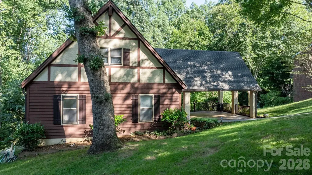 5562 Clearlake Drive Hickory NC 28601
