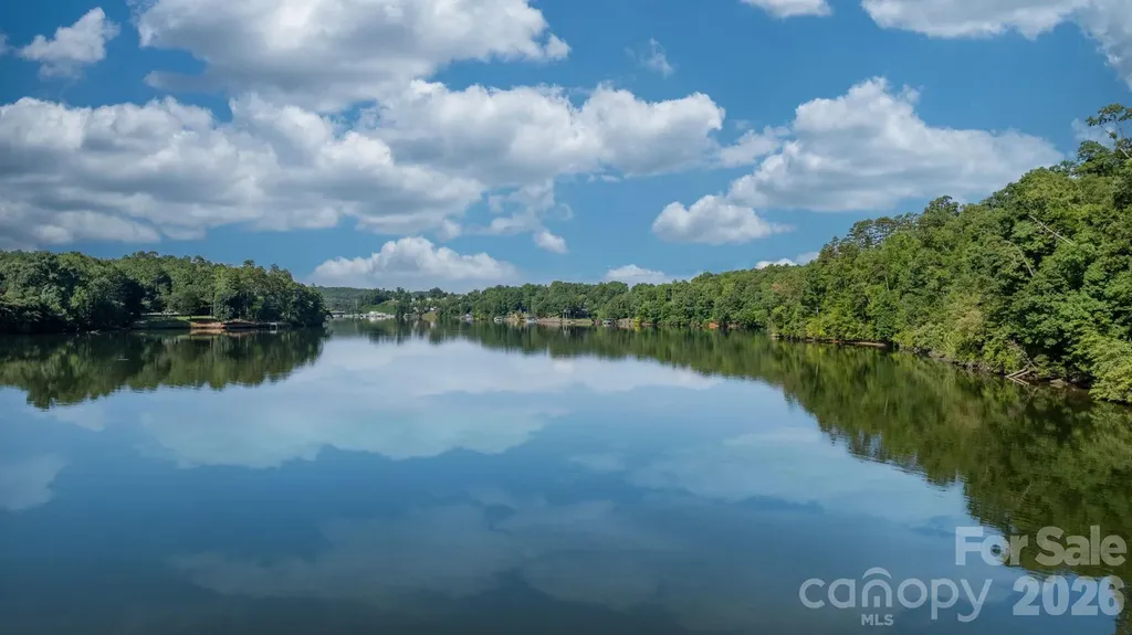 5562 Clearlake Drive Hickory NC 28601