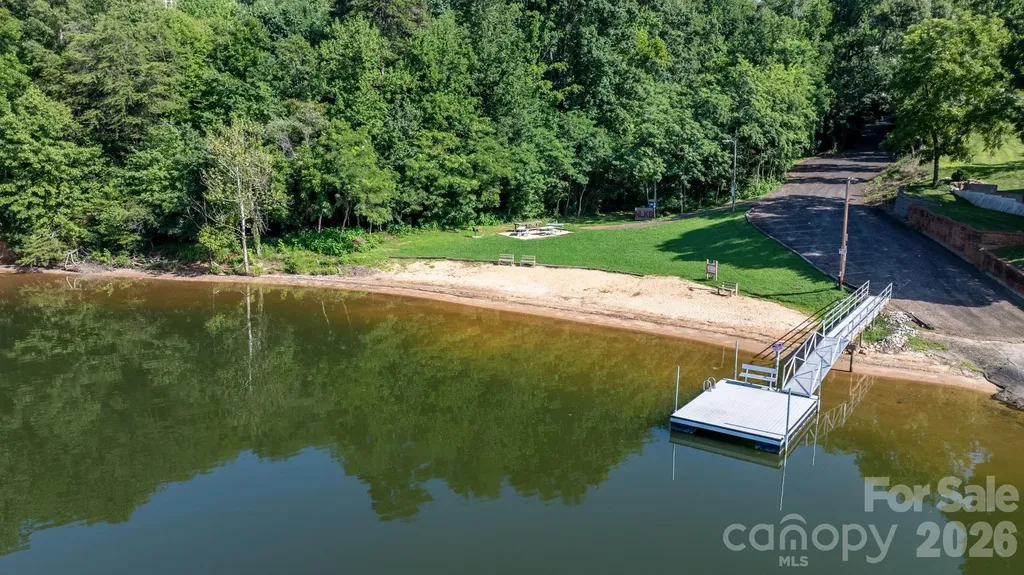 5562 Clearlake Drive Hickory NC 28601