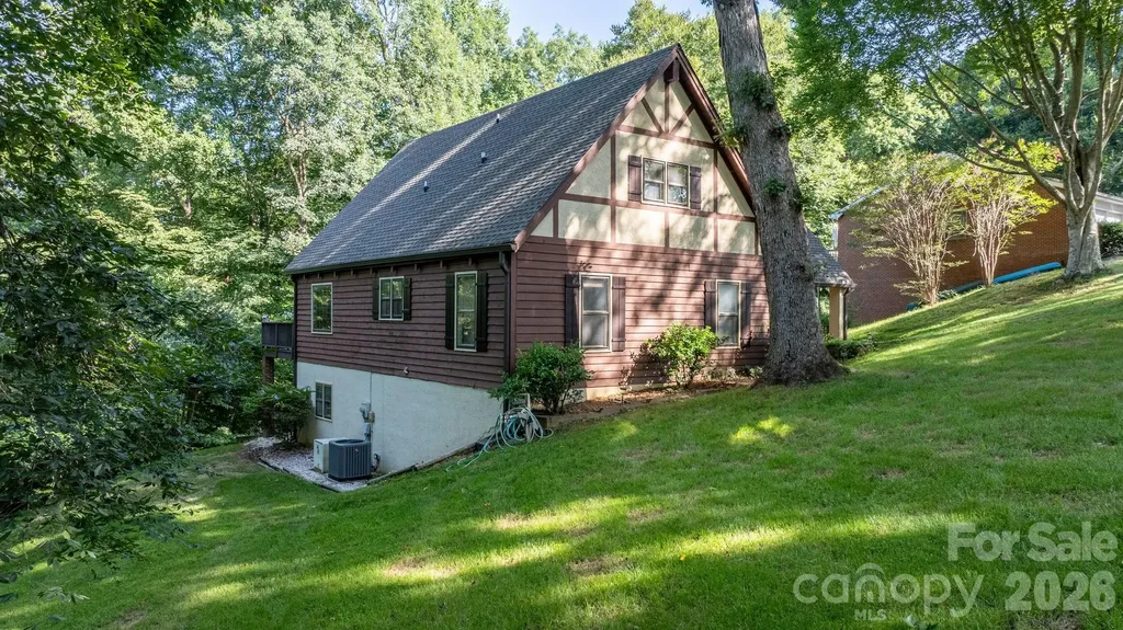 5562 Clearlake Drive Hickory NC 28601