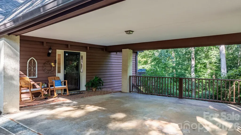 5562 Clearlake Drive Hickory NC 28601