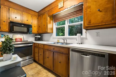 5562 Clearlake Drive Hickory NC 28601