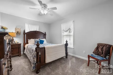5562 Clearlake Drive Hickory NC 28601