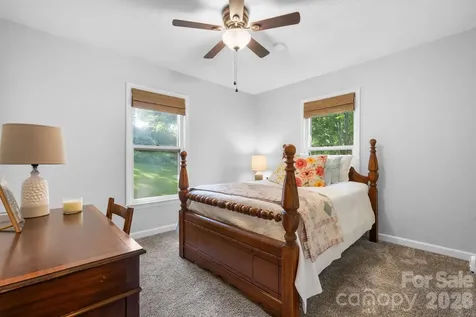 5562 Clearlake Drive Hickory NC 28601