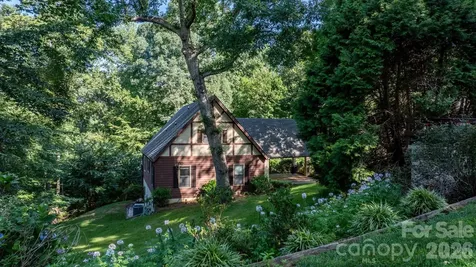 5562 Clearlake Drive Hickory NC 28601