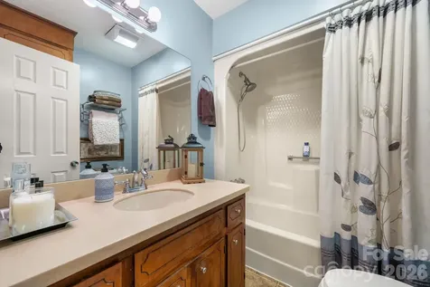 5562 Clearlake Drive Hickory NC 28601