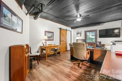 5562 Clearlake Drive Hickory NC 28601