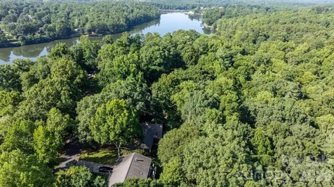 5562 Clearlake Drive Hickory NC 28601