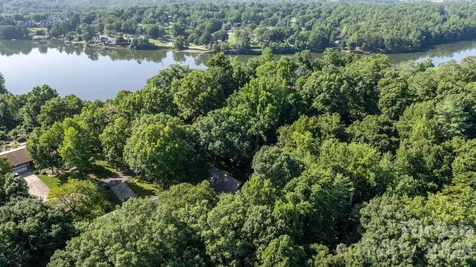 5562 Clearlake Drive Hickory NC 28601