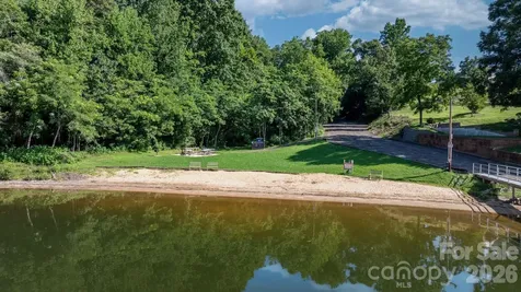 5562 Clearlake Drive Hickory NC 28601