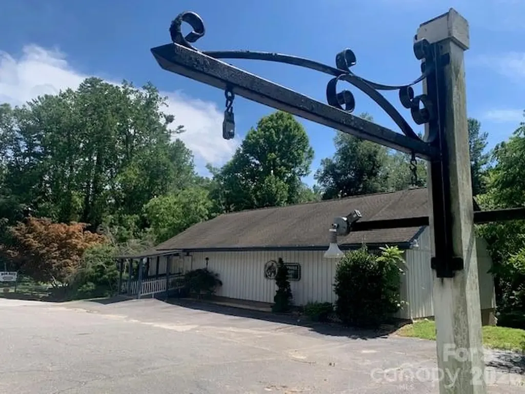 1001 & 1003 Greenville Highway Hendersonville NC 28792