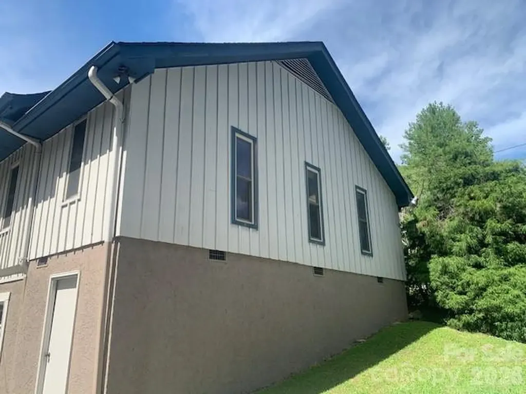 1001 & 1003 Greenville Highway Hendersonville NC 28792